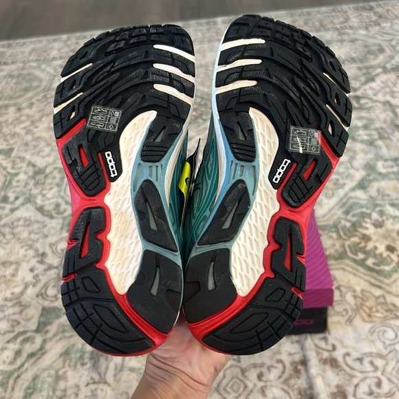 Topo Athletic shoes size 6 - Picture 7 of 8